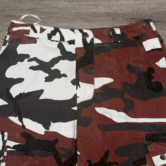 Paper Heart Red, Black & White Camo Cargo Pants - Size Medium - Picture 2 of 10